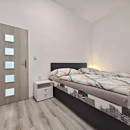 Iris * קרלובי וארי