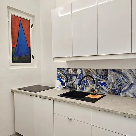 Iris קרלובי וארי